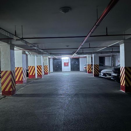 Premier Palace Баку Екстер'єр фото The underground parking lot