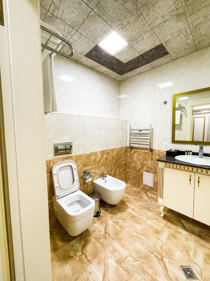 Premier Palace Баку Екстер'єр фото Bathroom