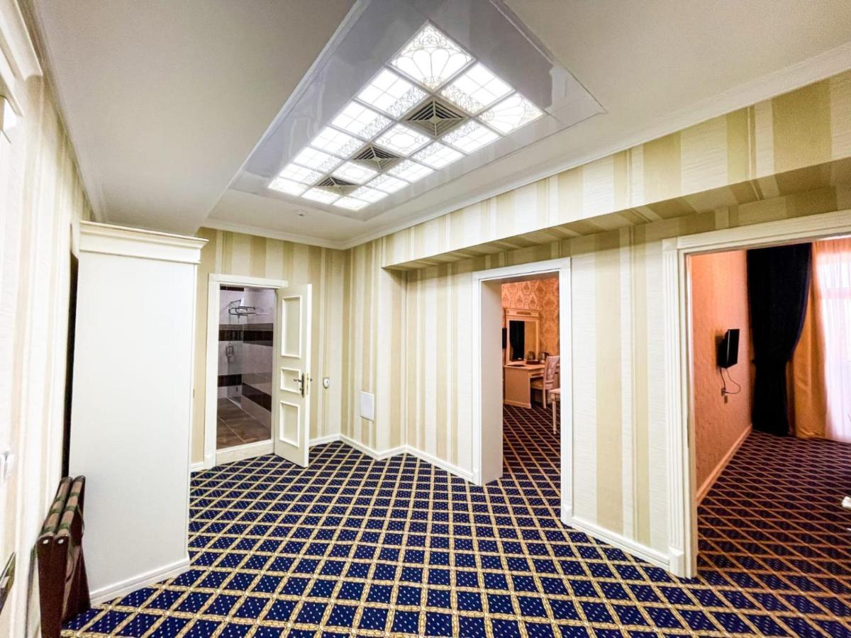 Premier Palace Баку Екстер'єр фото A room with a carpet