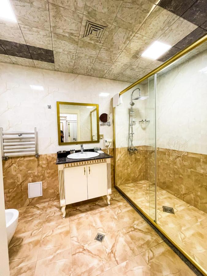 Premier Palace Баку Екстер'єр фото Bathroom