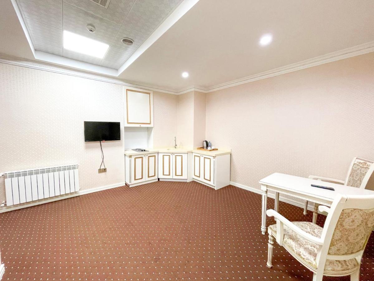 Premier Palace Баку Екстер'єр фото A room in the hotel