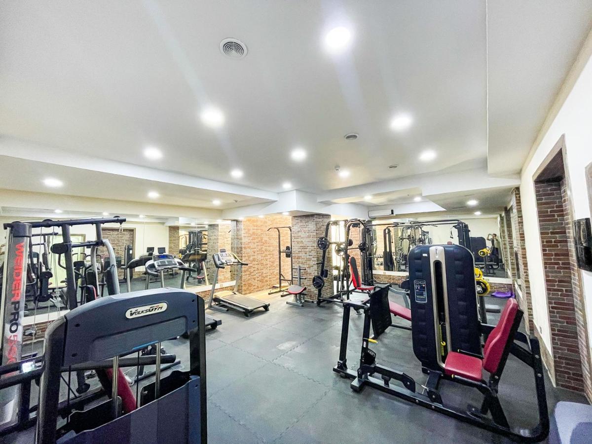Premier Palace Баку Екстер'єр фото The gym at the hotel
